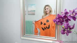Gigi Dior - Stepmom Get's A Spooky Surprise & Squirts!!