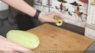 Stepmom cooking, but agree to fucks with step son at kitchen