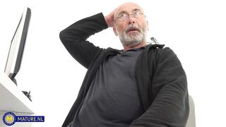 Masha Ray - Horny old grandpa bangs a hot blonde teen on the couch