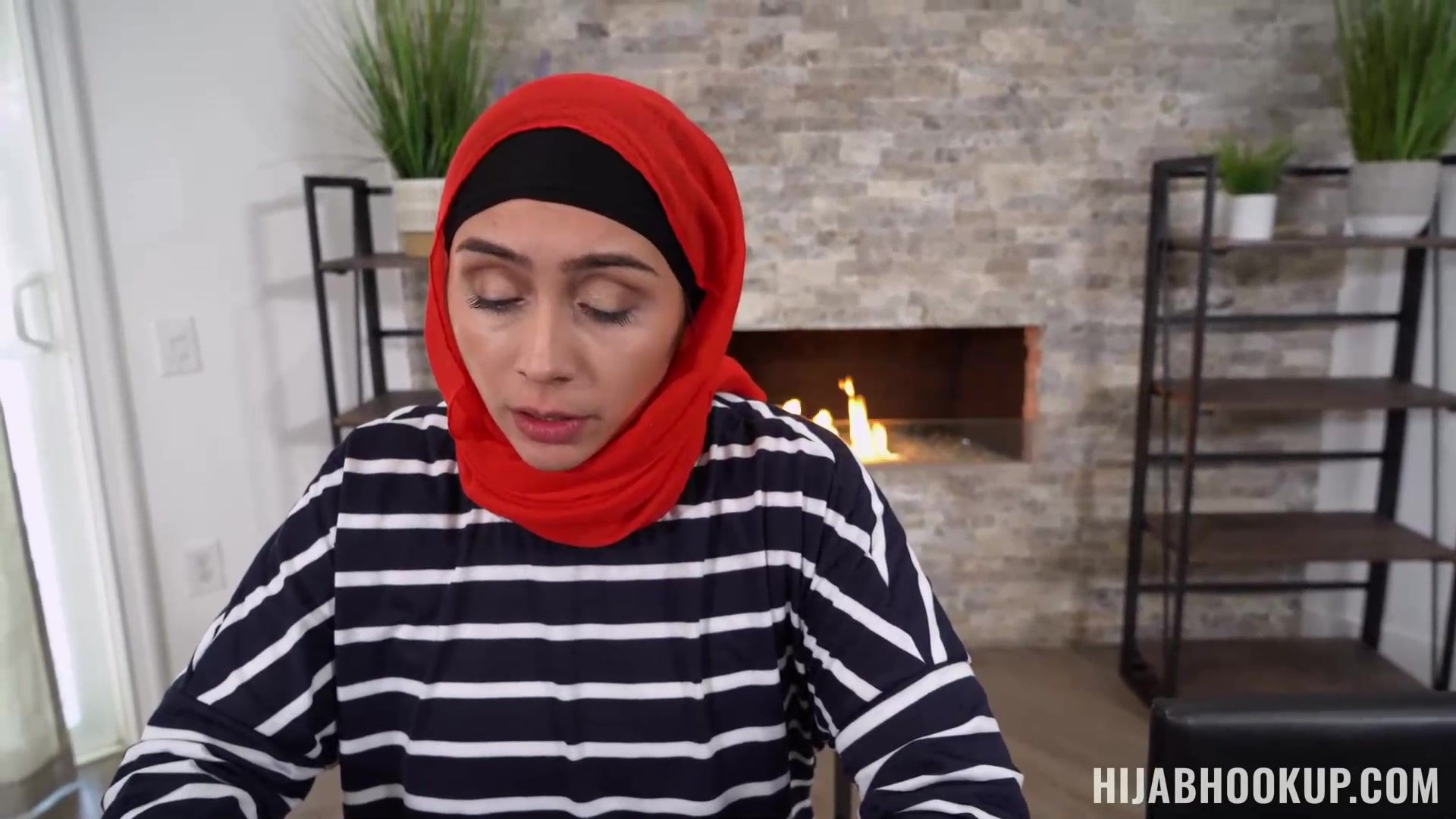 Hijab Mom Learns How To Pleasure