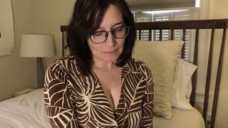 Bettie Bondage - Mom Has a Fansite